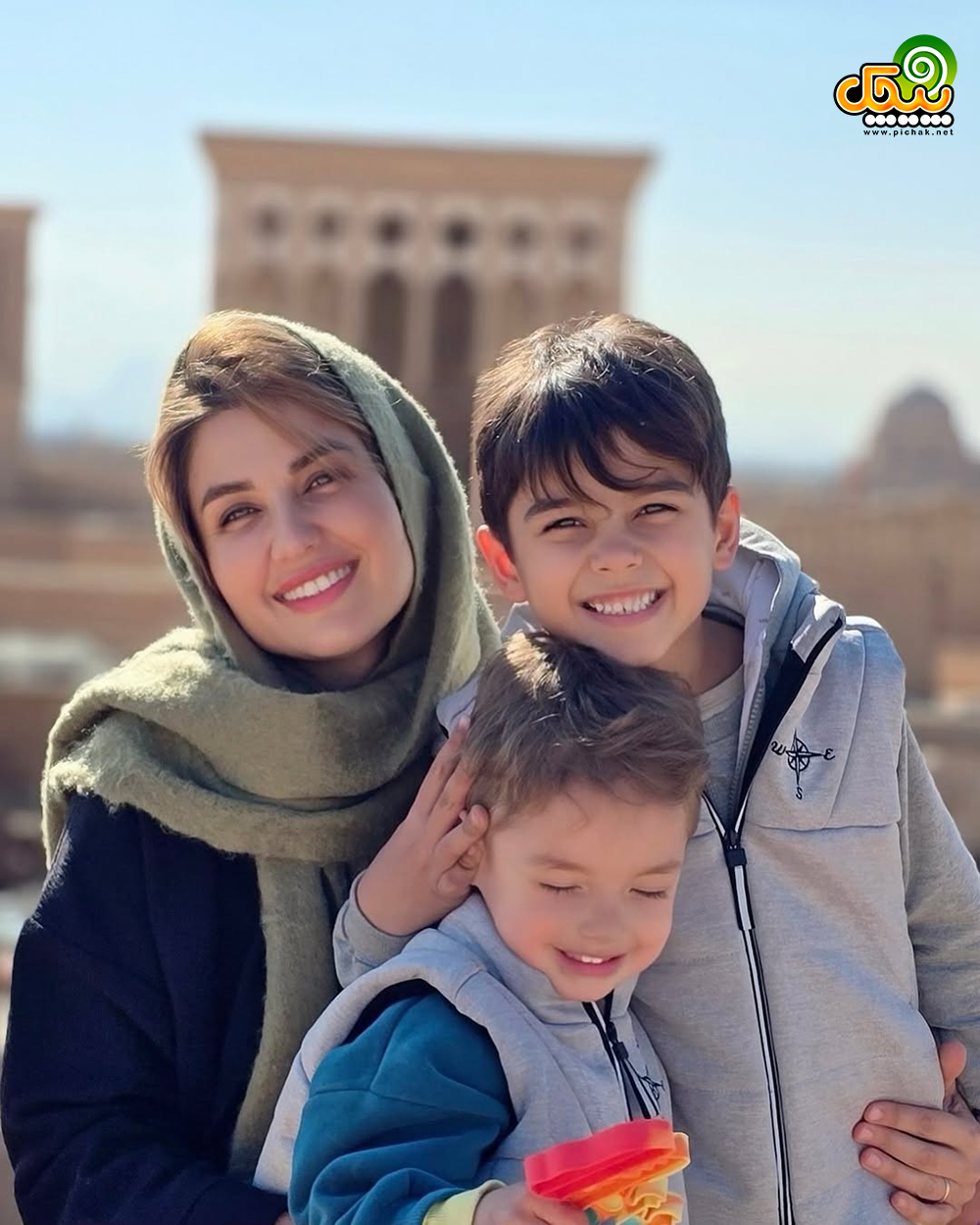 گلوریا هاردی و پسرهایش