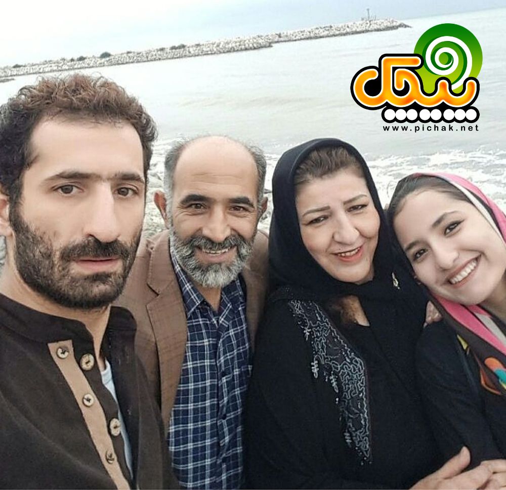ایمان صفا و خانواده اش