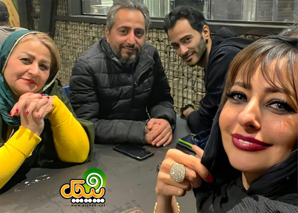 نفیسه روشن و مادر و برادرانش