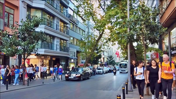 سفر به استانبول با دوستان یا خانواده؟